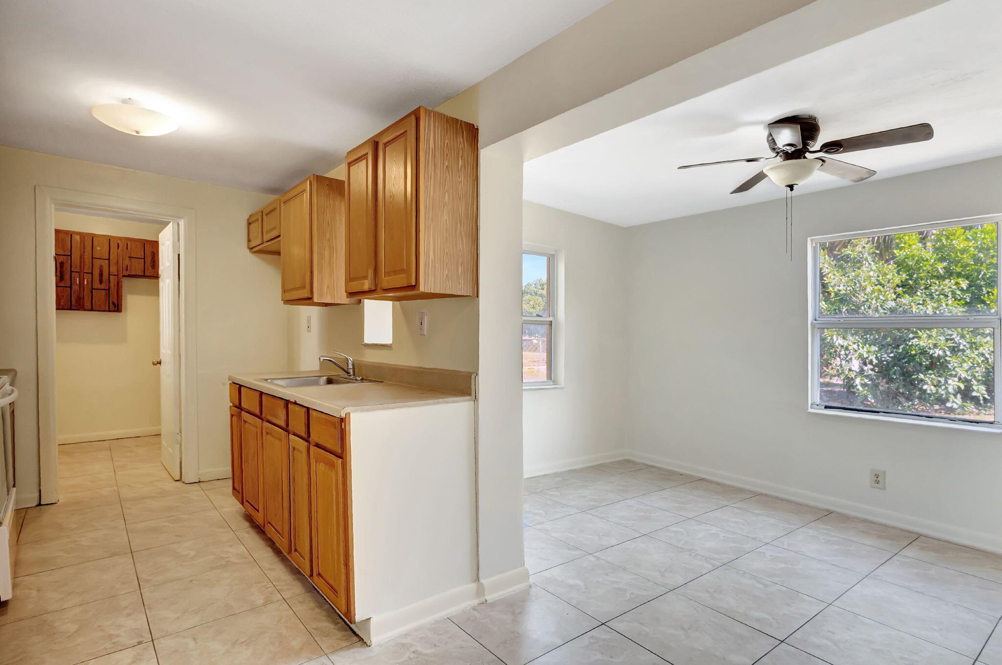 1500 W 13th Street W