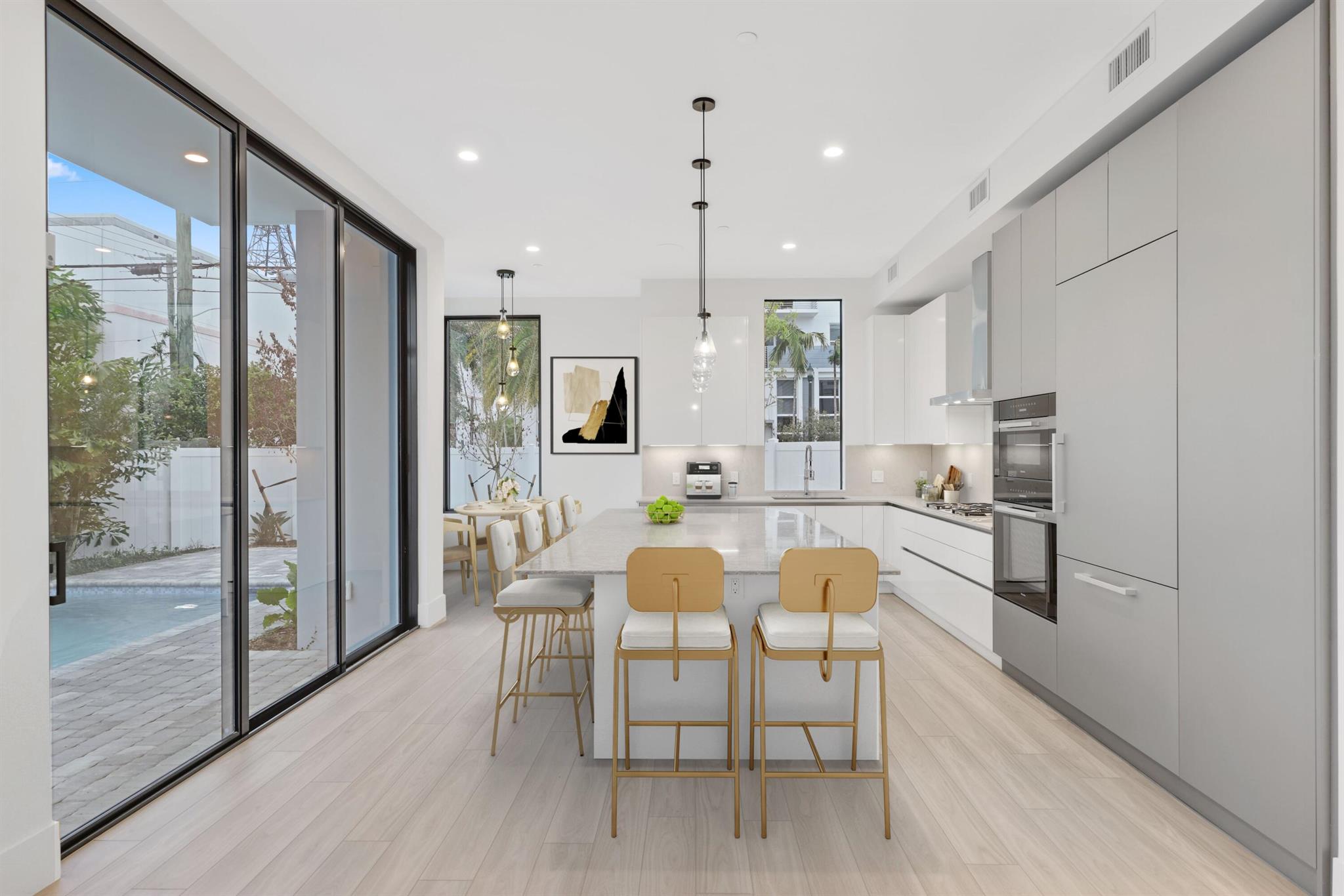 201 SE 4th Avenue