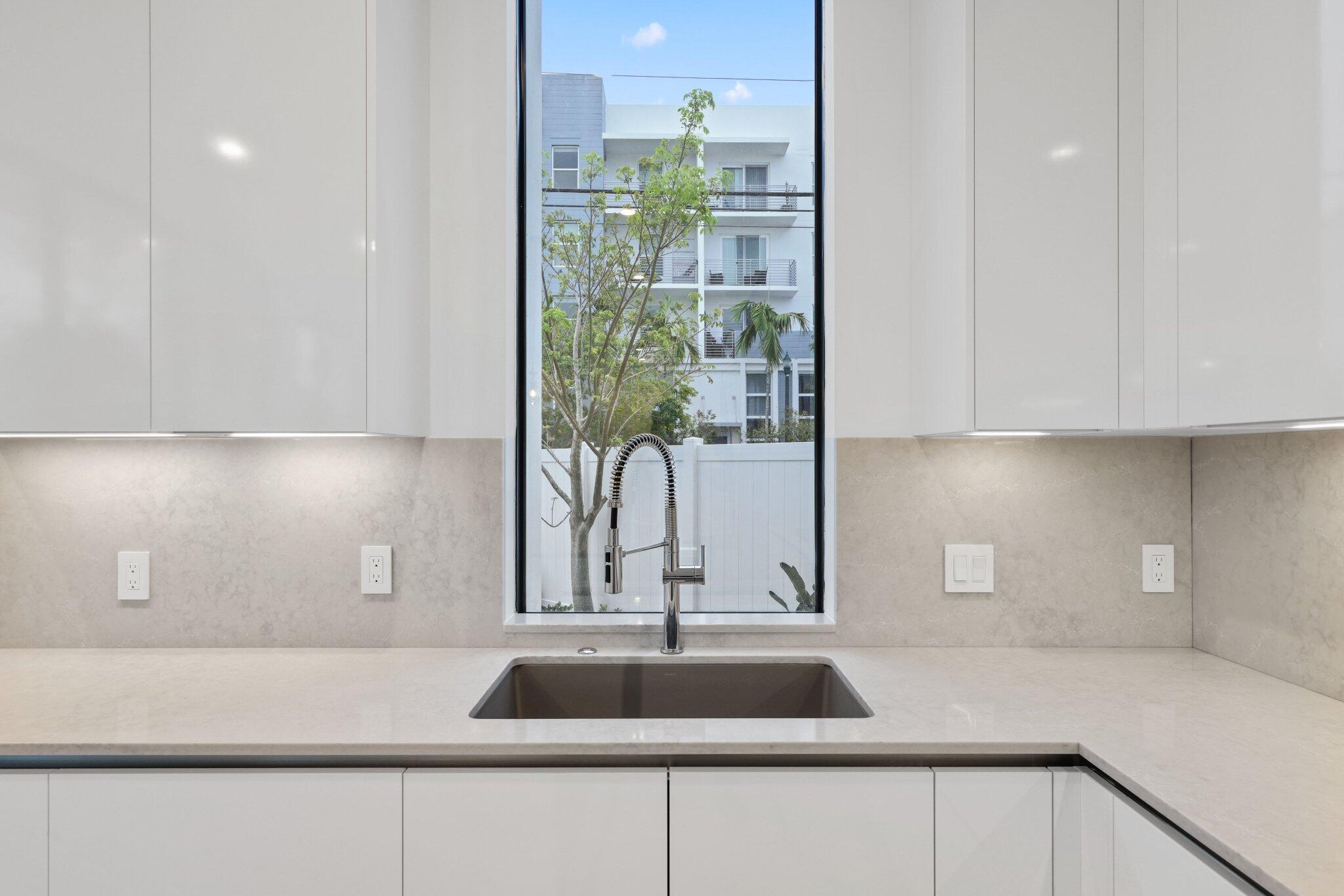 201 SE 4th Avenue