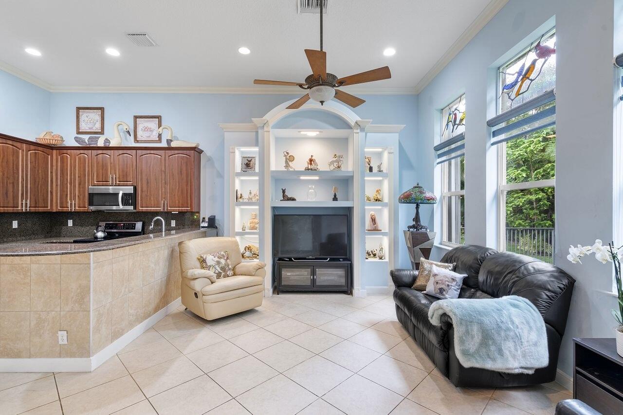 8351 Mastic Cay