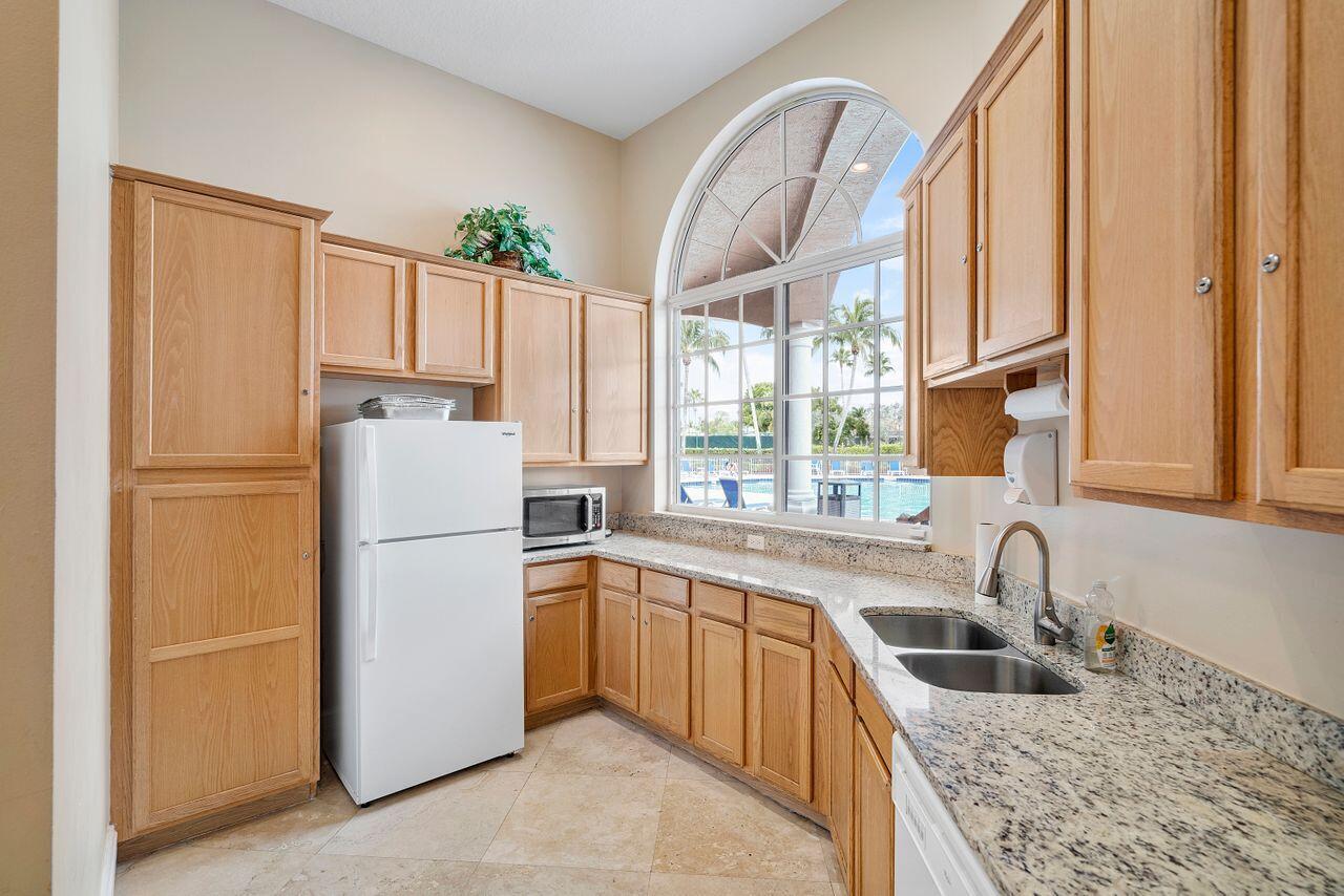8351 Mastic Cay