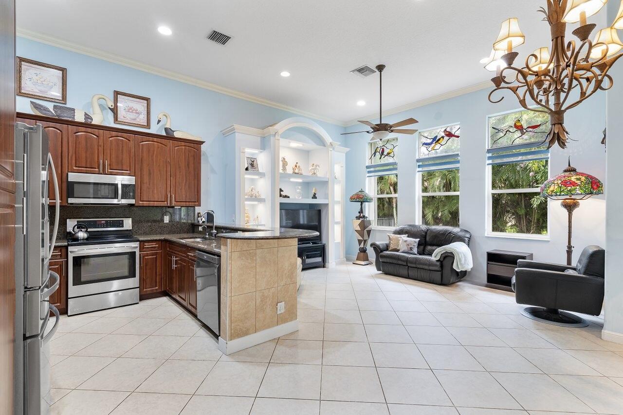 8351 Mastic Cay