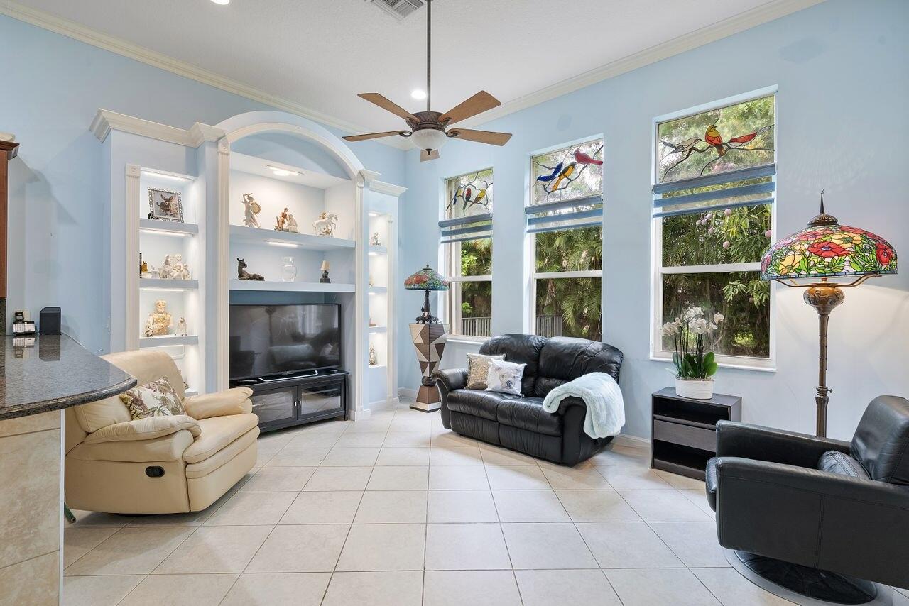 8351 Mastic Cay