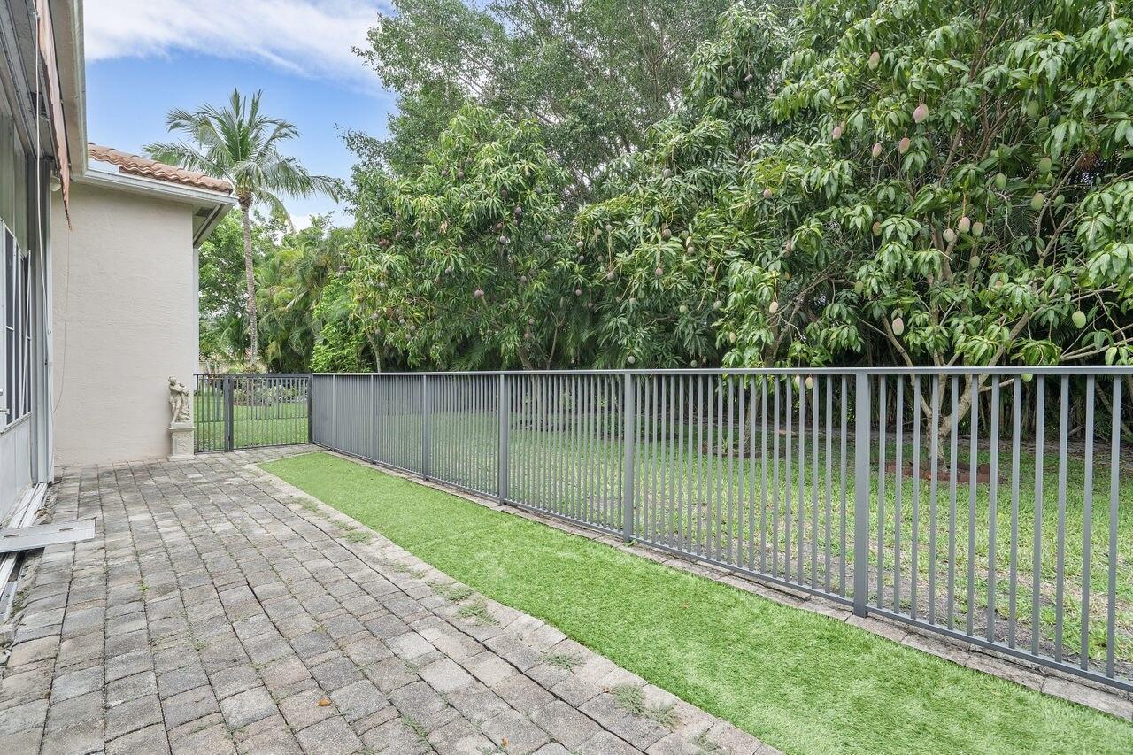 8351 Mastic Cay