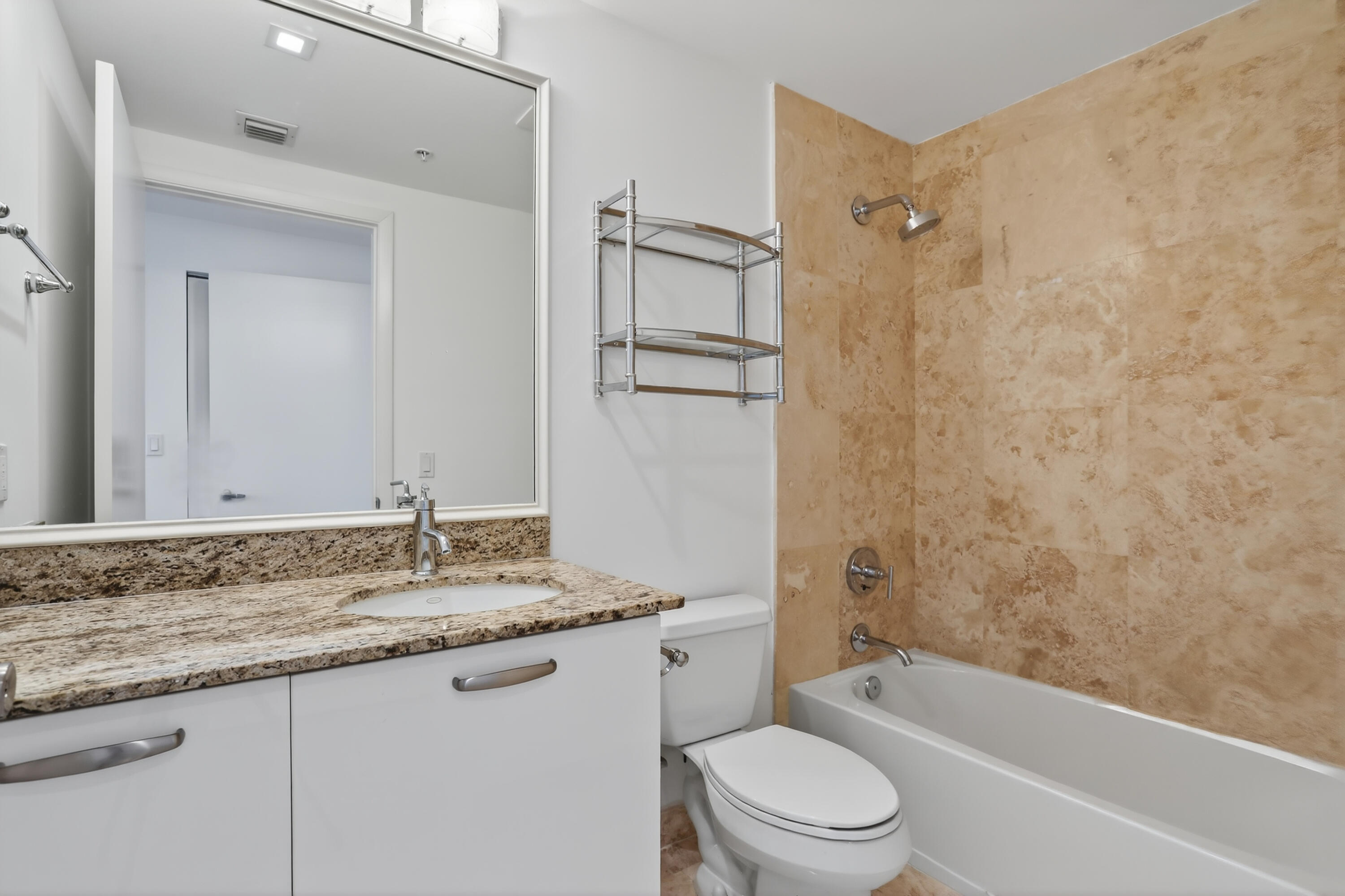 704 N Ocean Boulevard 701