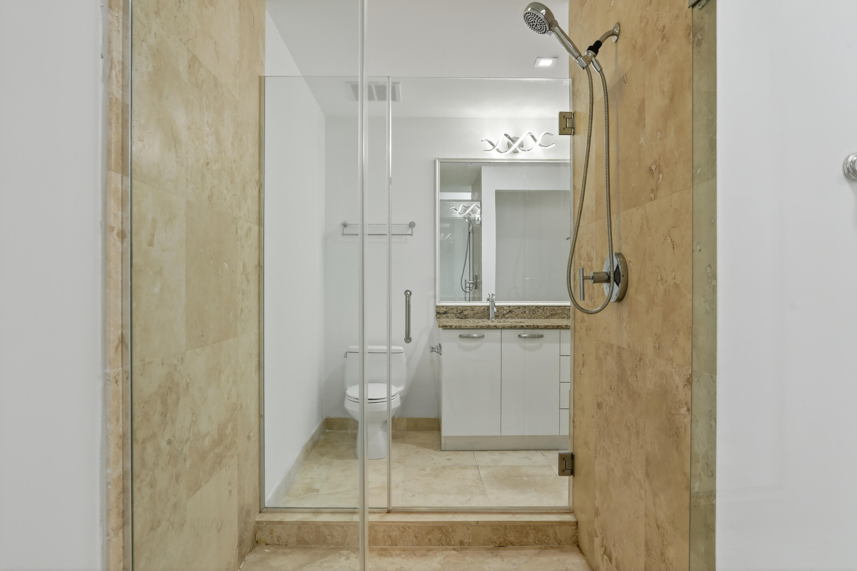 704 N Ocean Boulevard 701