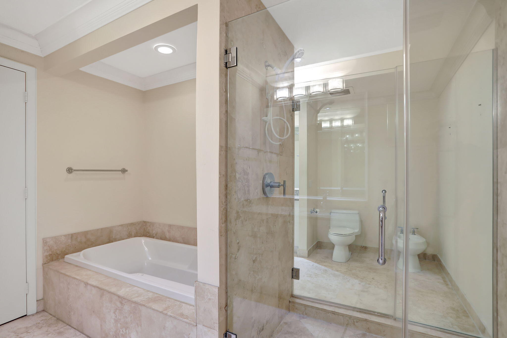 704 N Ocean Boulevard 701