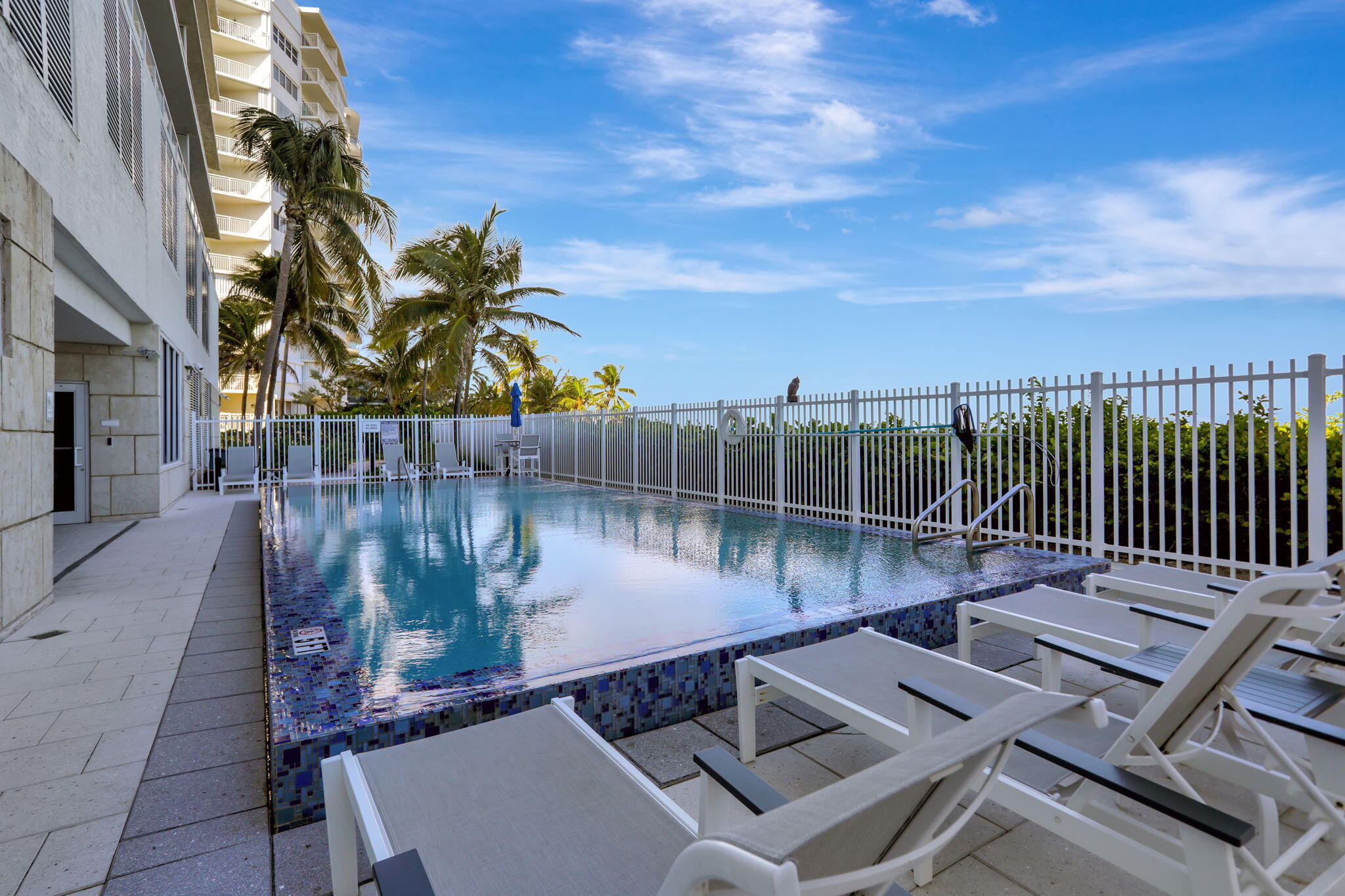 704 N Ocean Boulevard 701