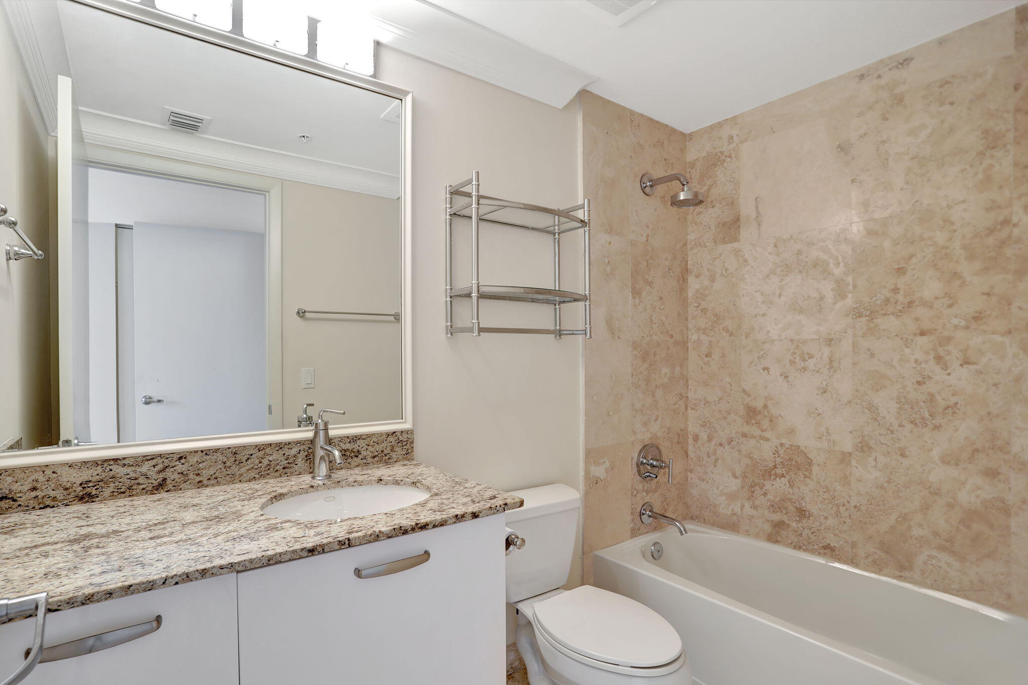 704 N Ocean Boulevard 701