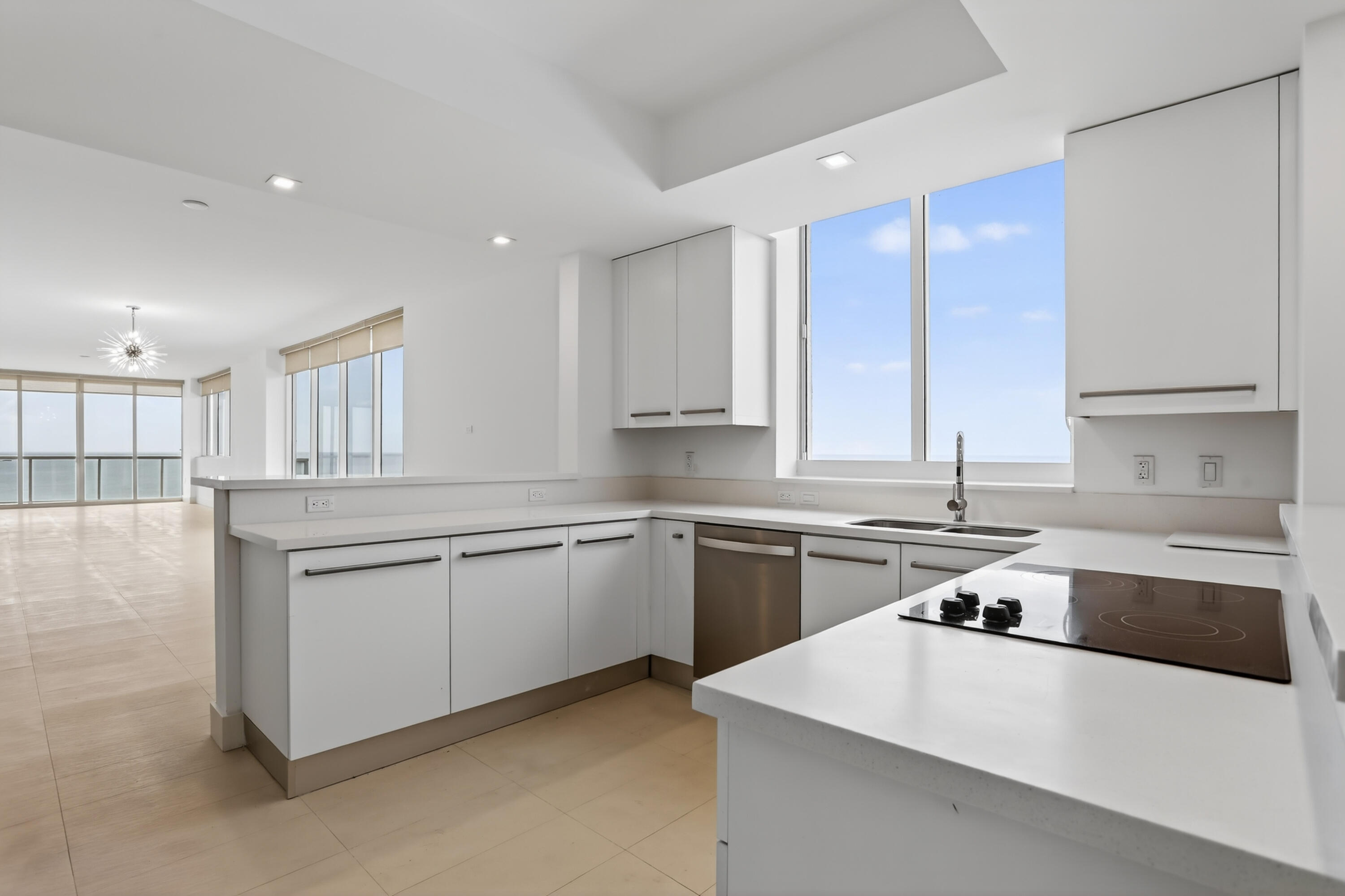 704 N Ocean Boulevard 701