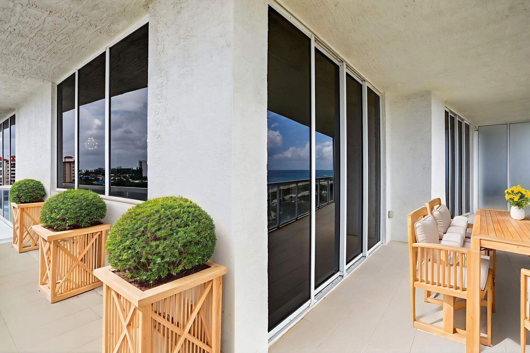 704 N Ocean Boulevard 701