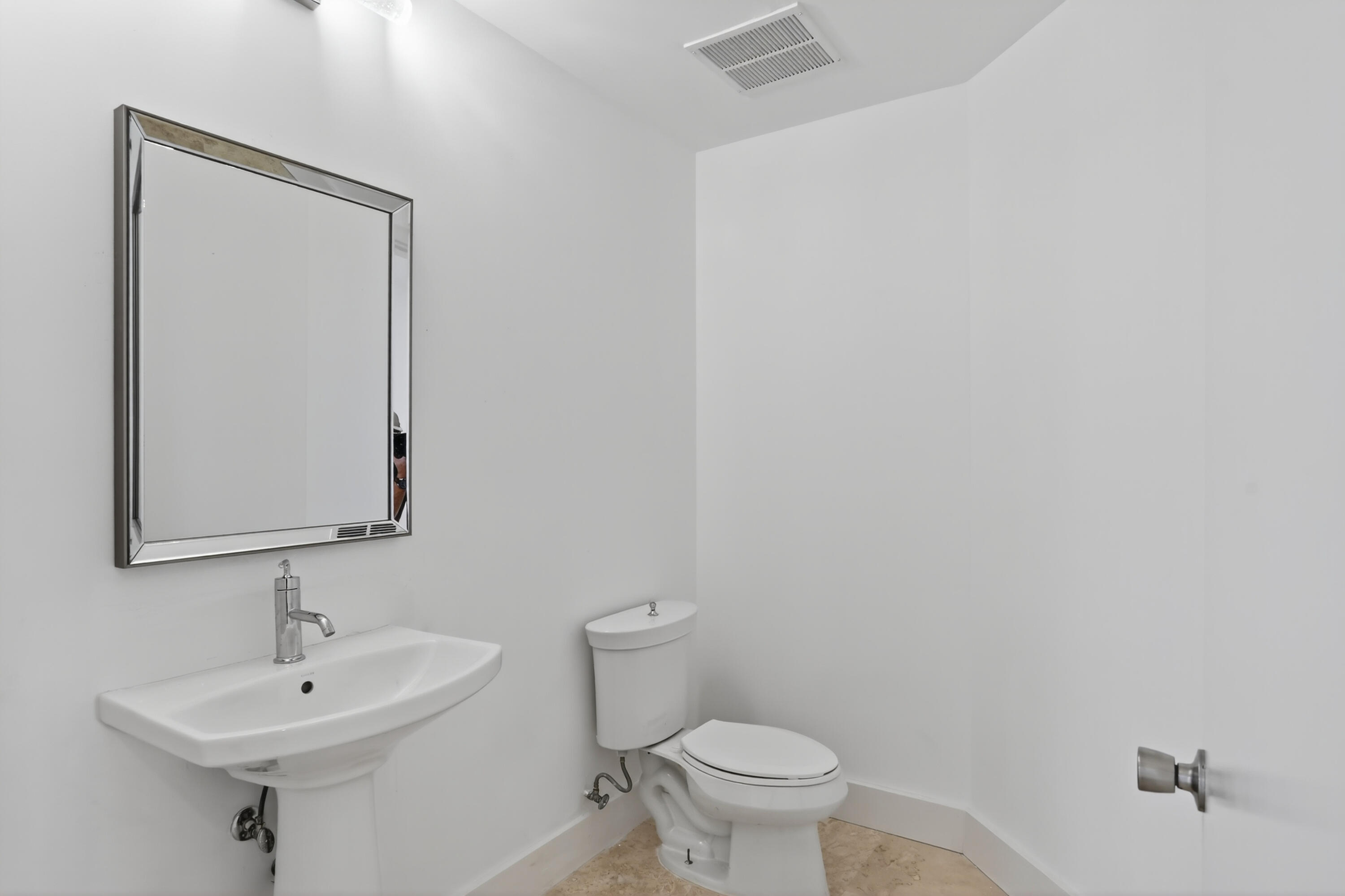 704 N Ocean Boulevard 701