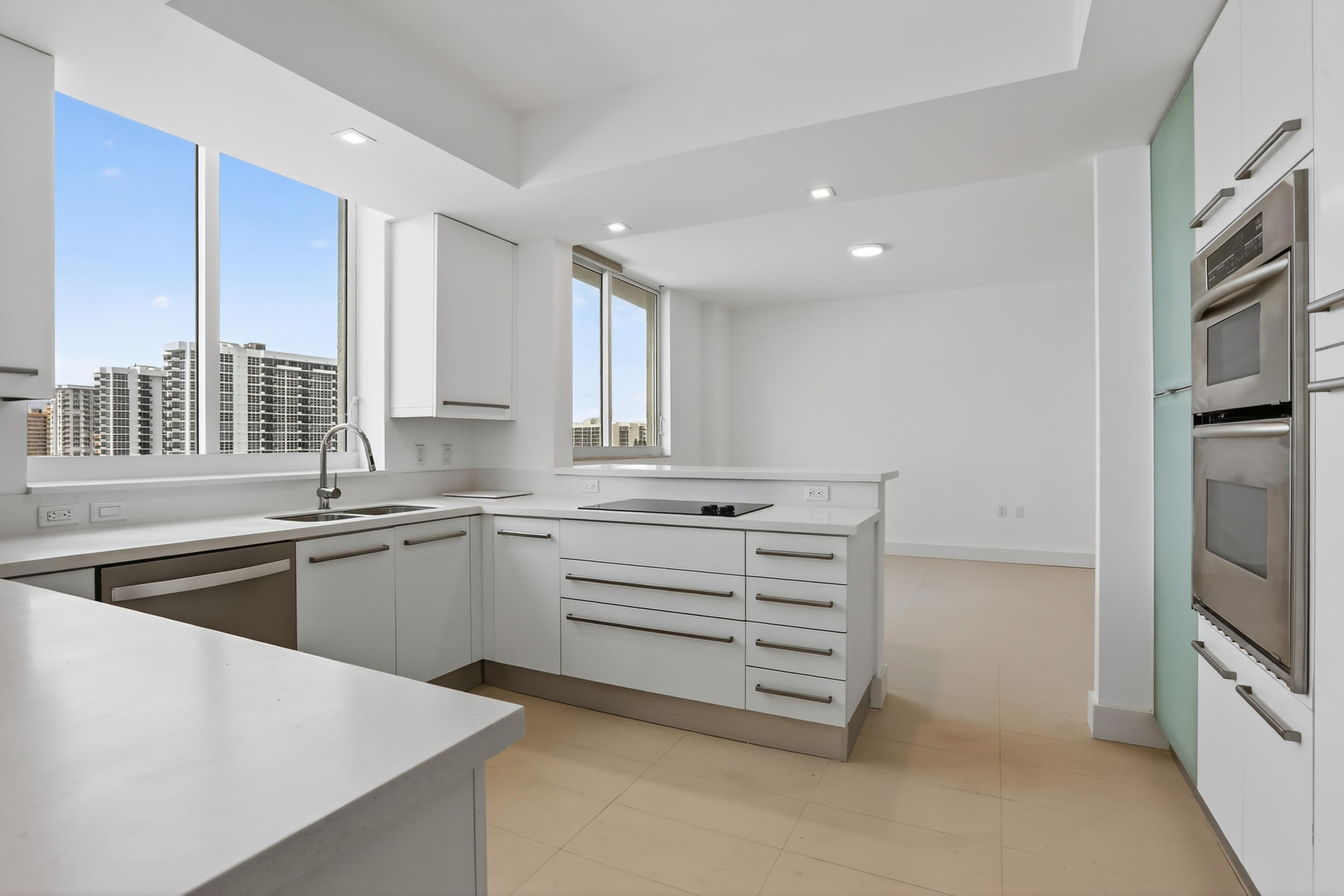 704 N Ocean Boulevard 701