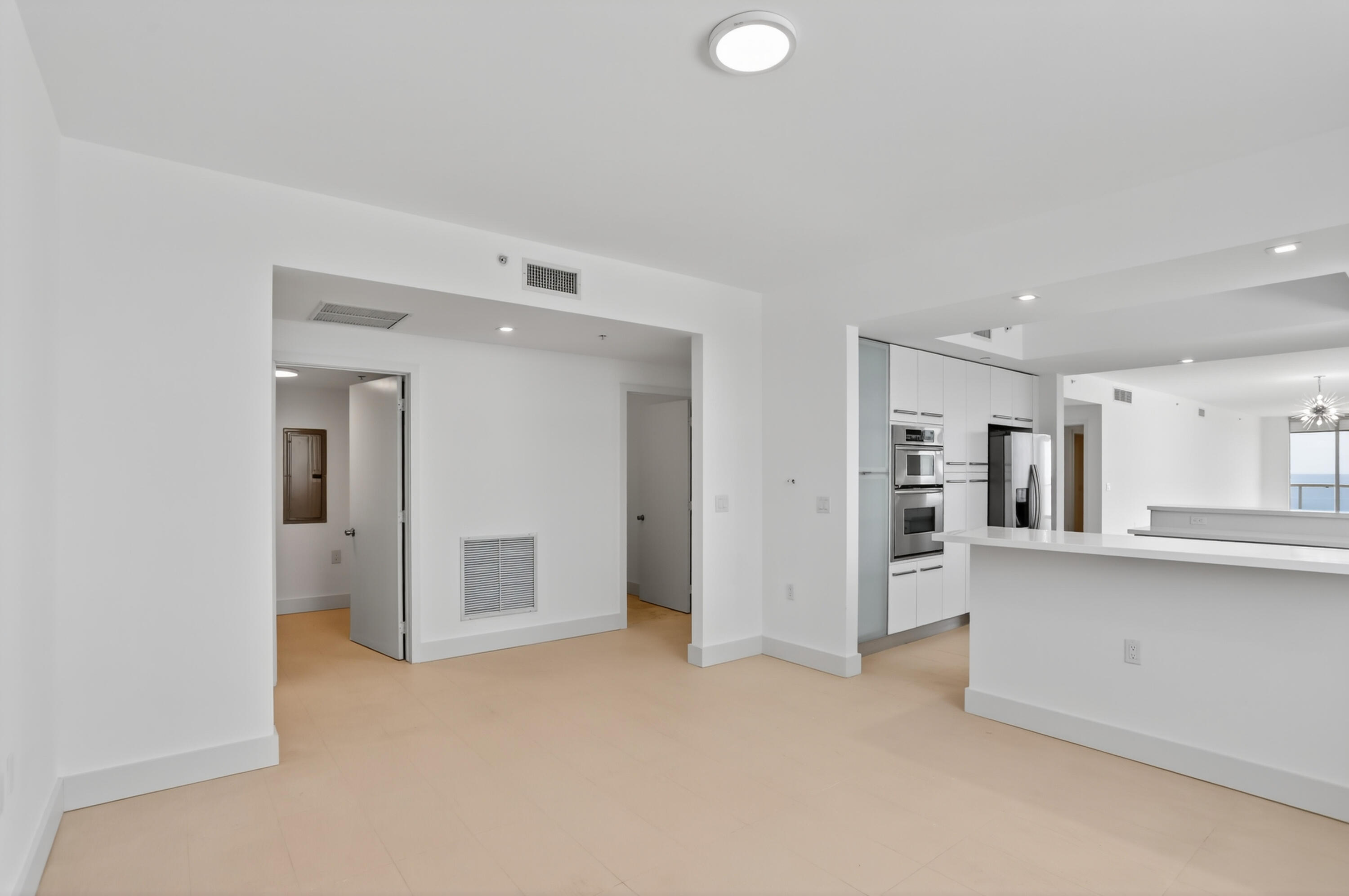 704 N Ocean Boulevard 701