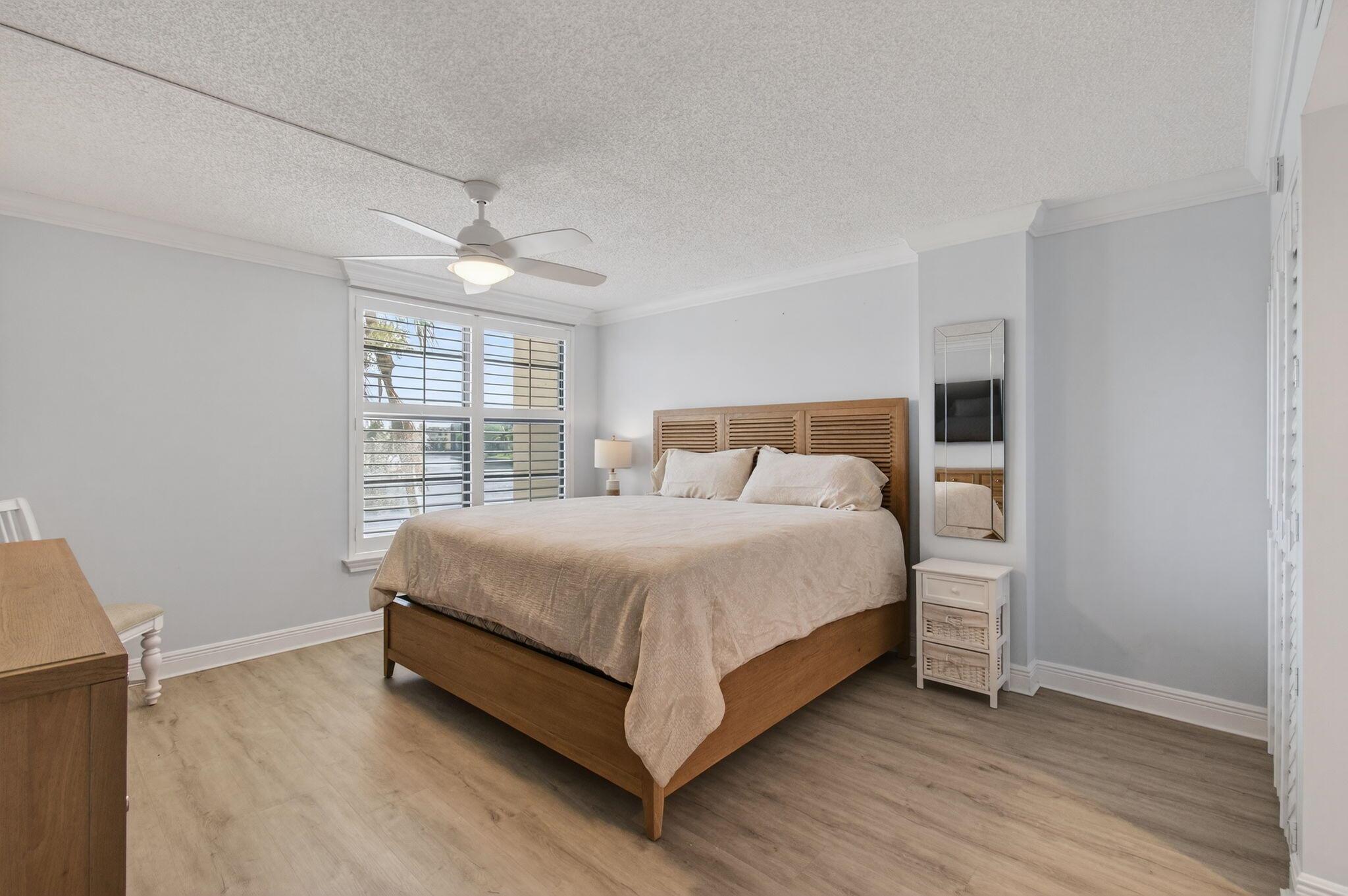 22 Royal Palm Way 205