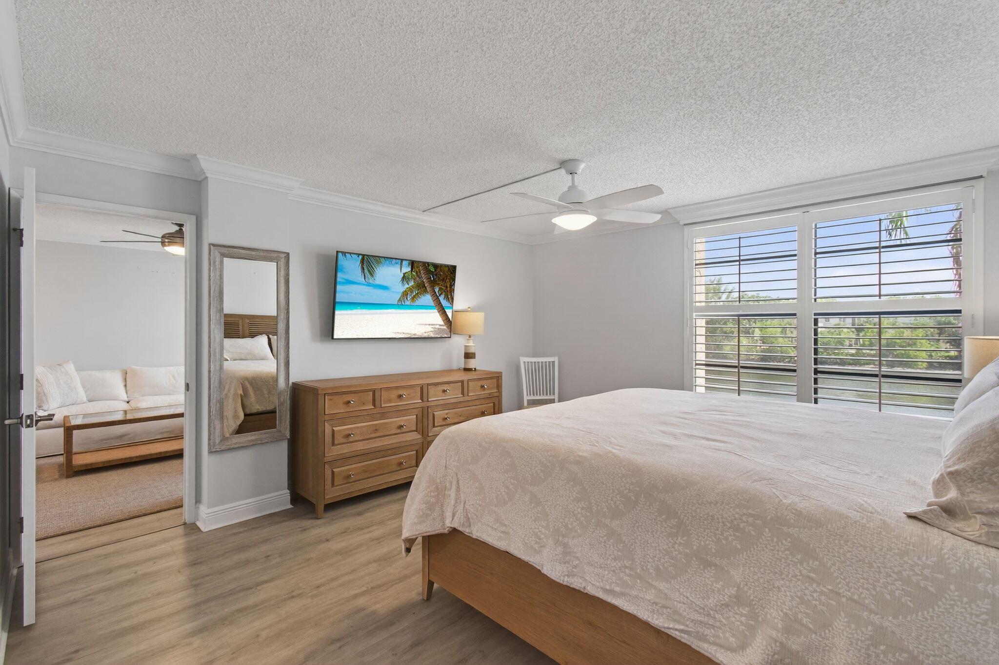 22 Royal Palm Way 205