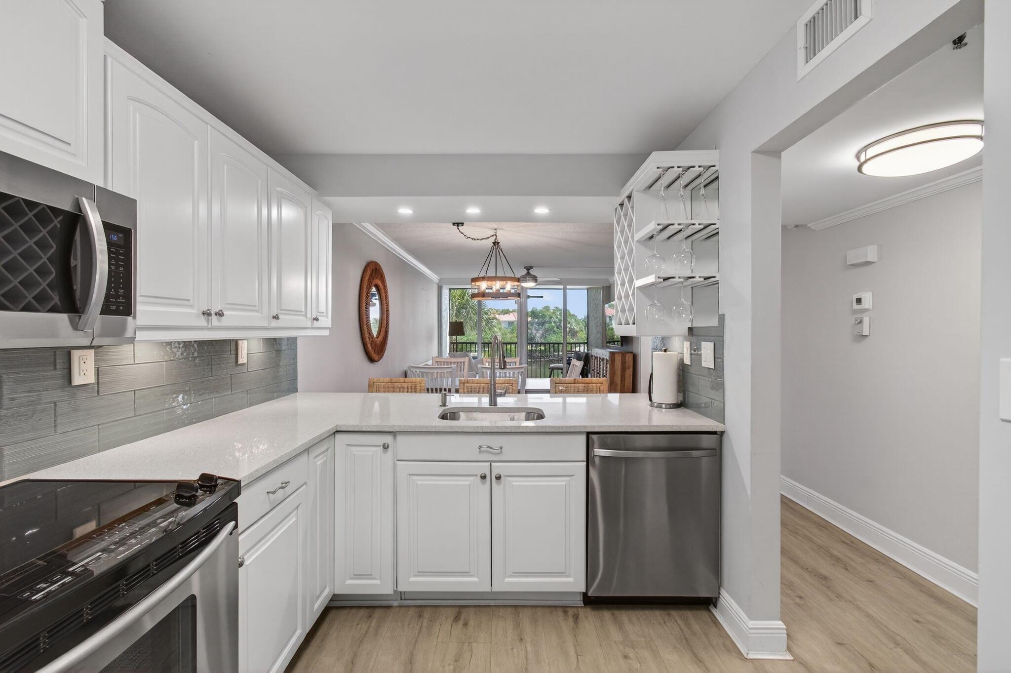 22 Royal Palm Way 205