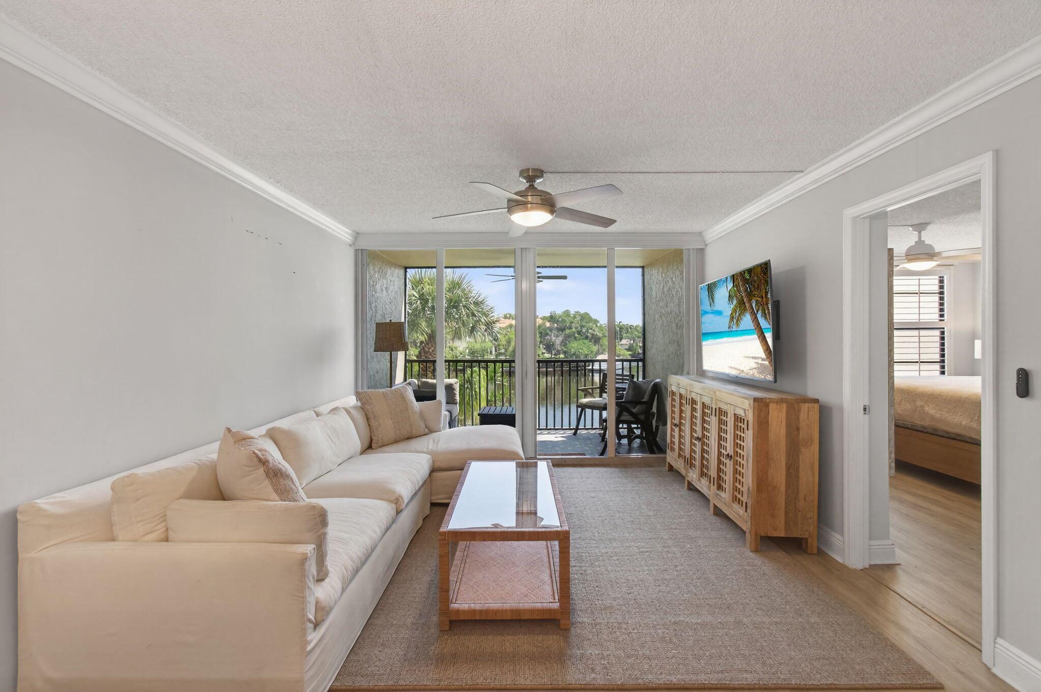 22 Royal Palm Way 205