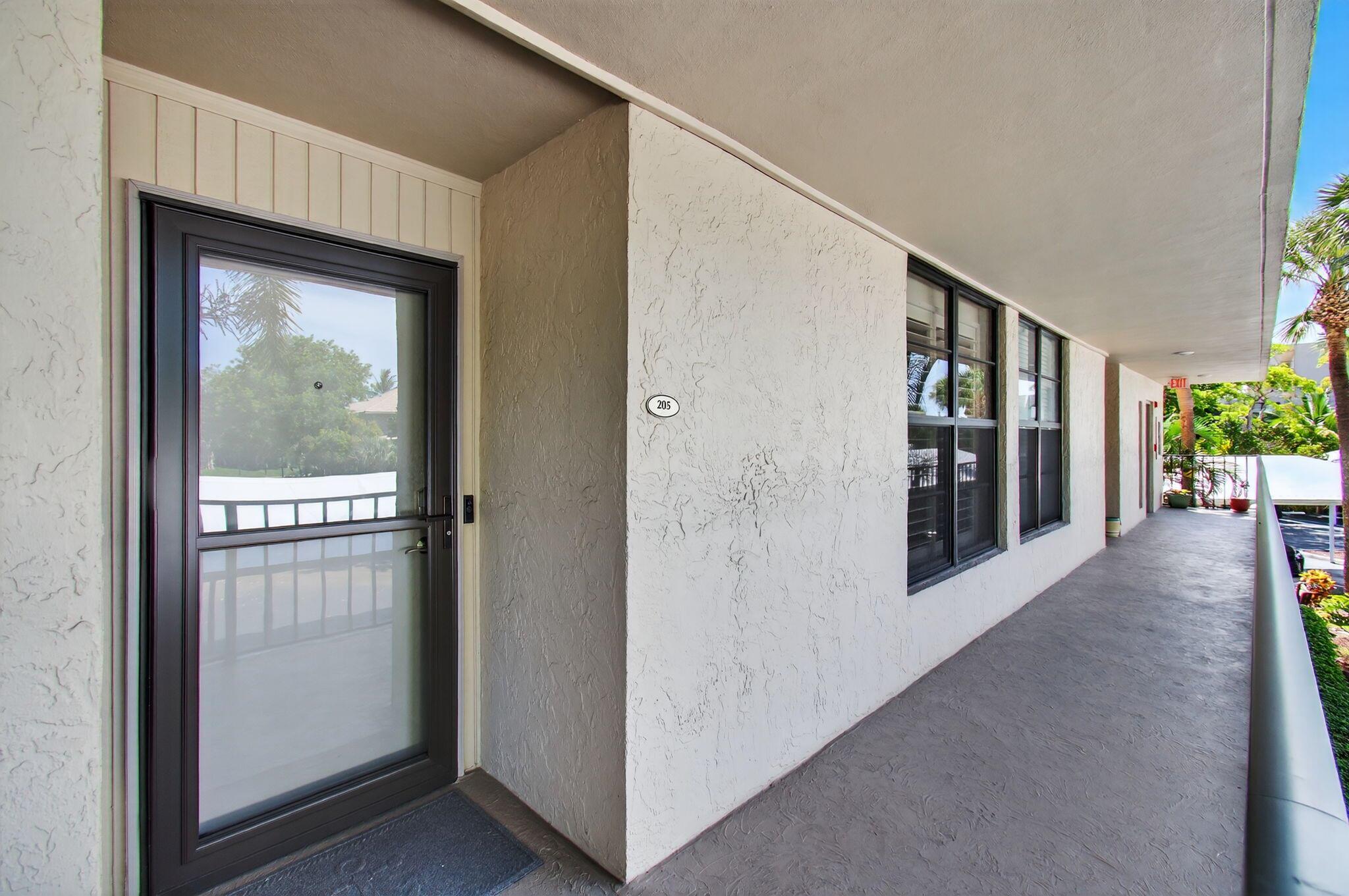 22 Royal Palm Way 205