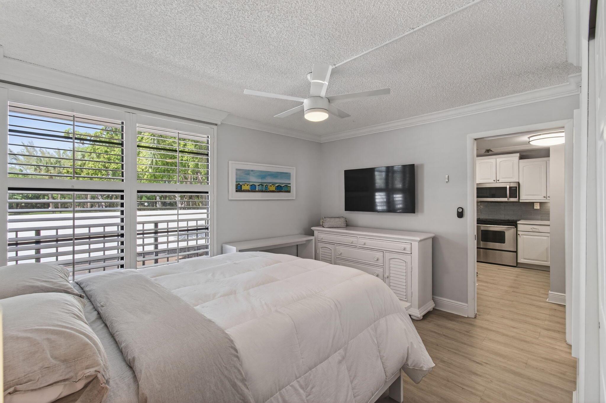 22 Royal Palm Way 205