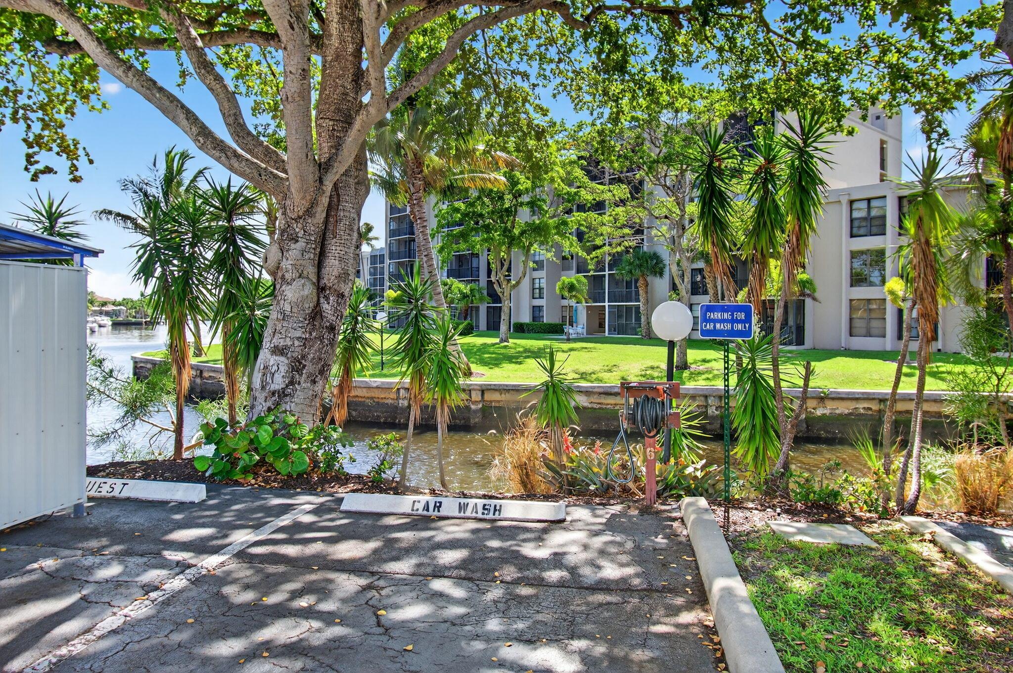 22 Royal Palm Way 205