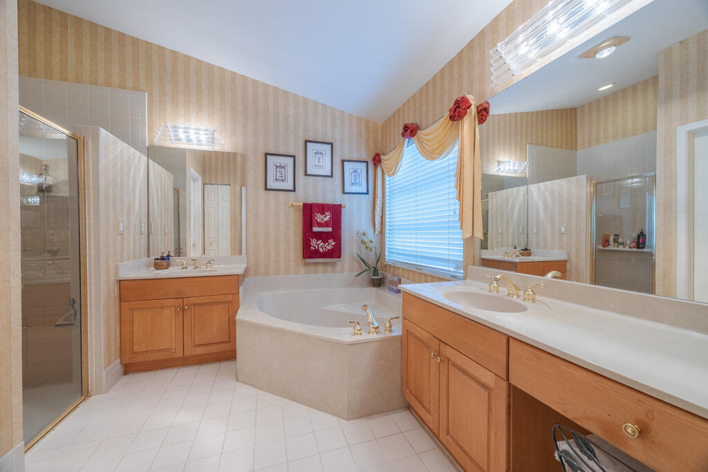 10856 Royal Caribbean Circle
