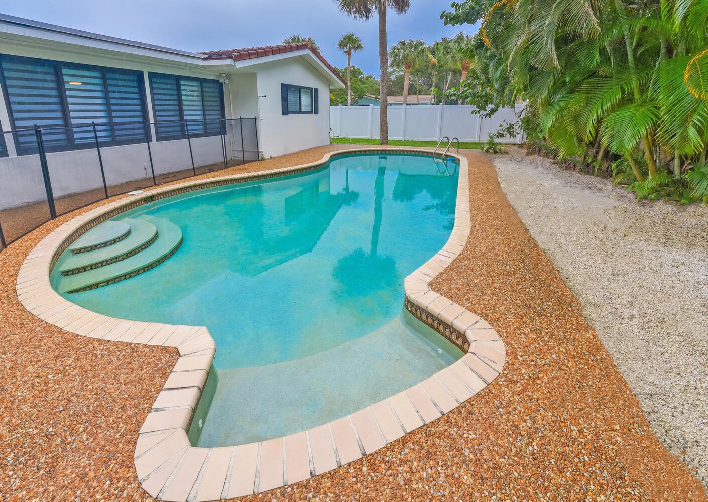 700 SW 4th Street