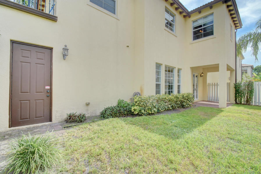 81 Via Poinciana Street