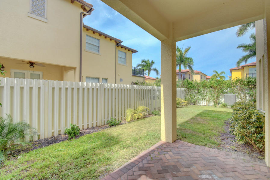 81 Via Poinciana Street