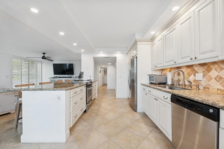 2200 S Ocean Boulevard 102