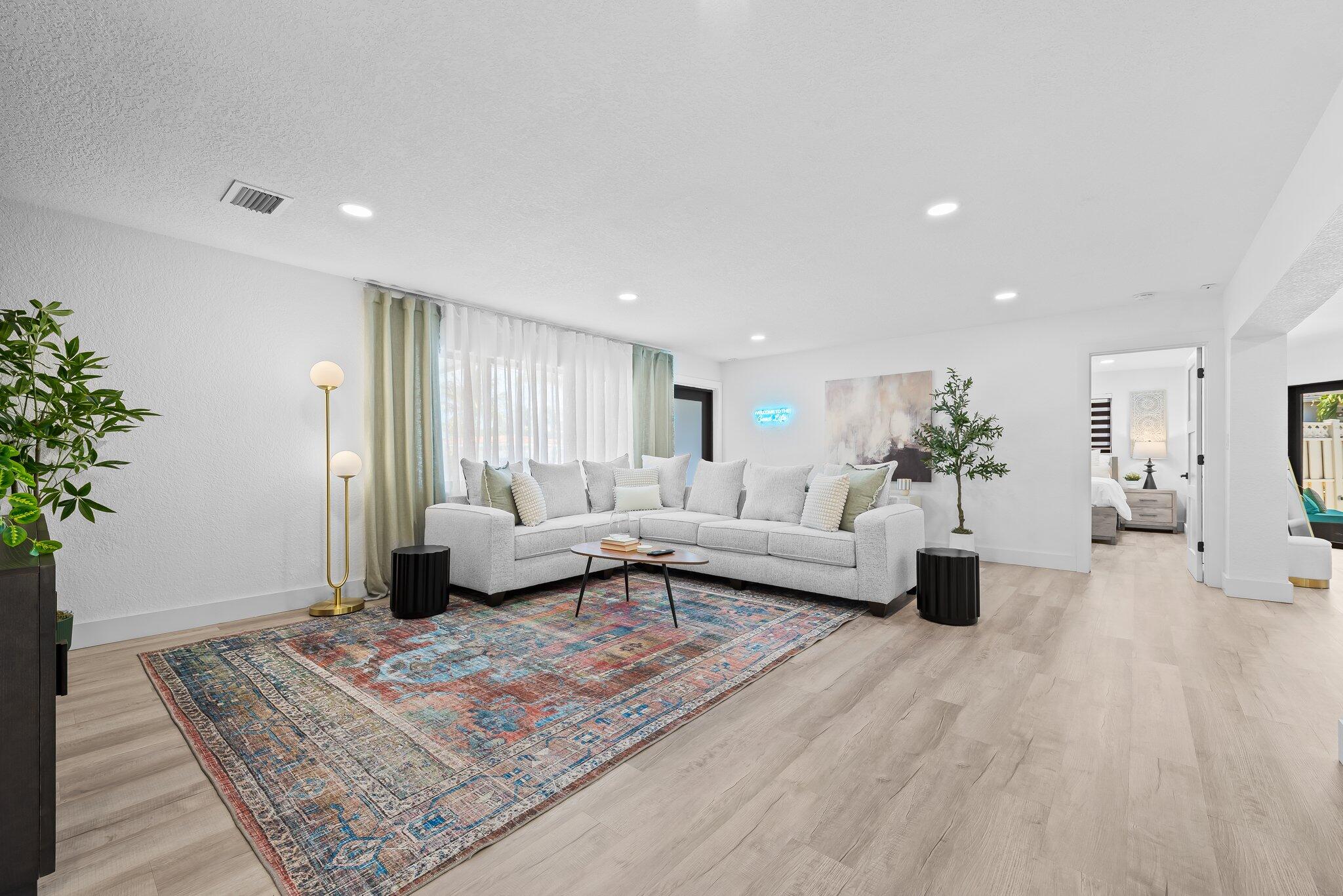 581 SE 5th Avenue