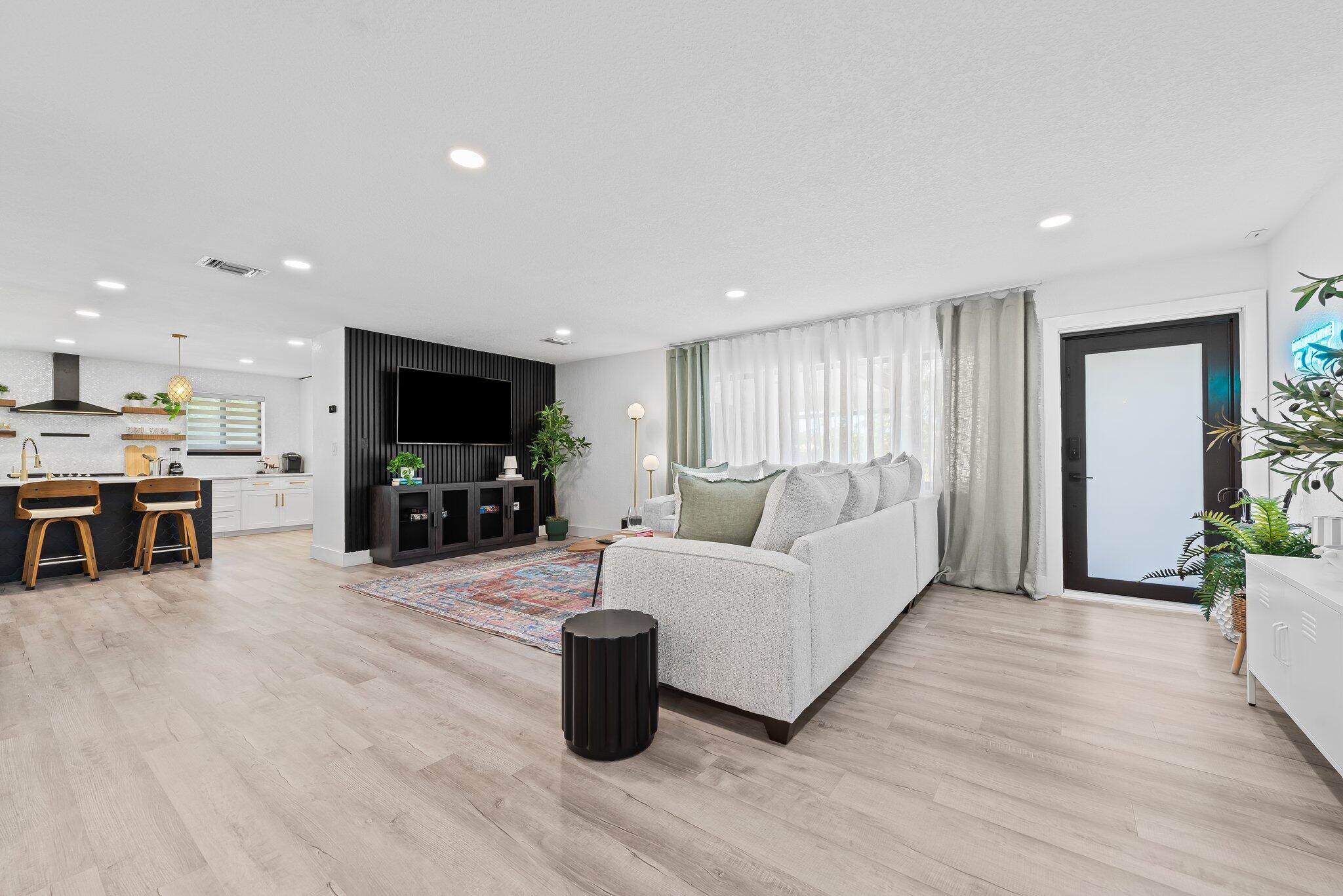 581 SE 5th Avenue