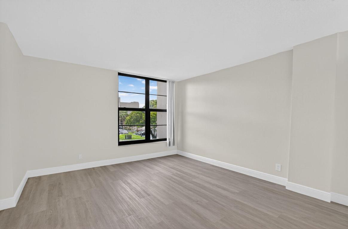 4 Royal Palm Way 3070