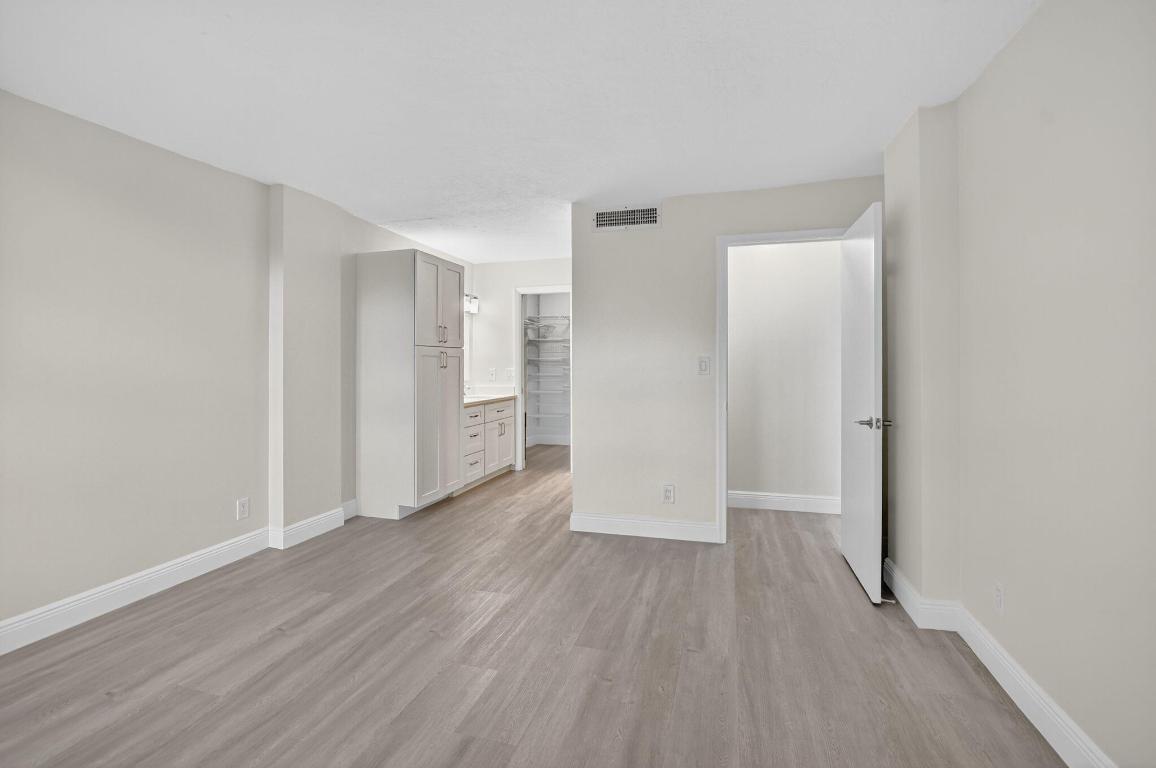 4 Royal Palm Way 3070