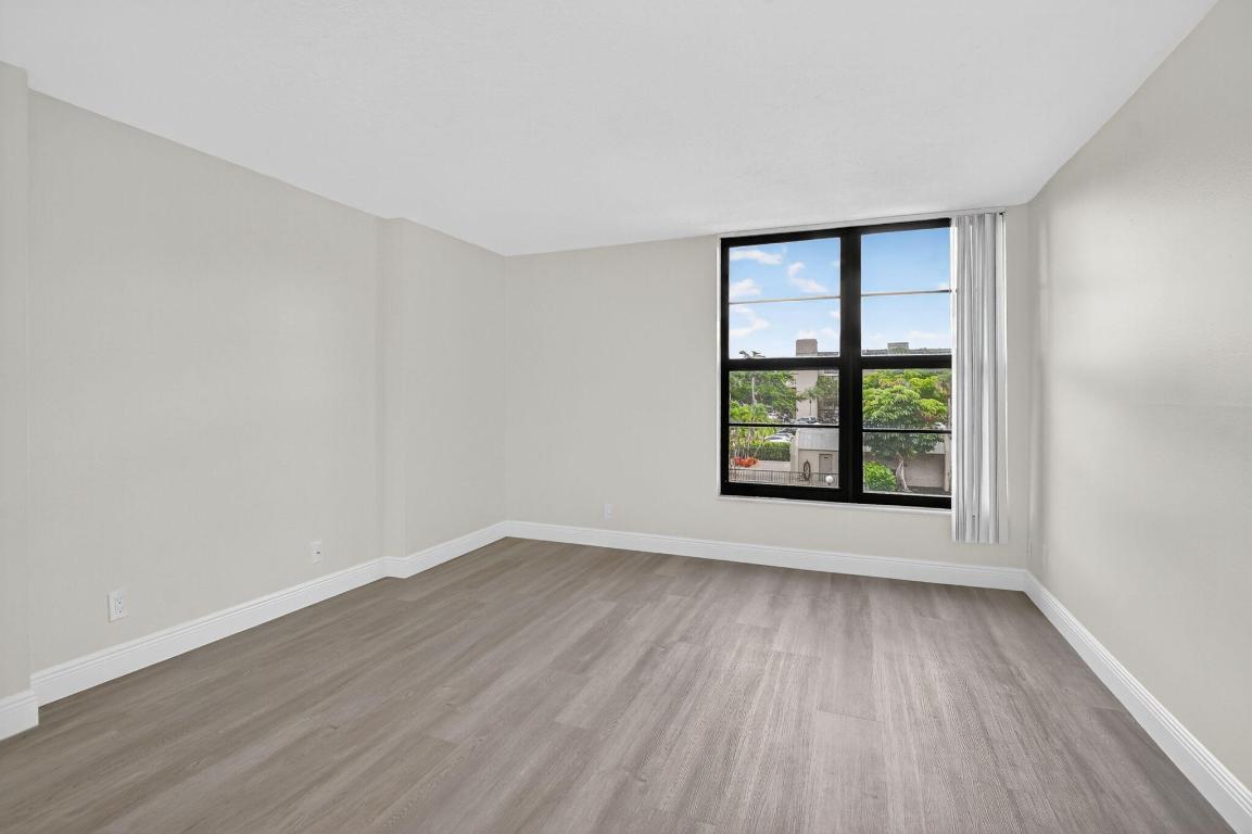 4 Royal Palm Way 3070