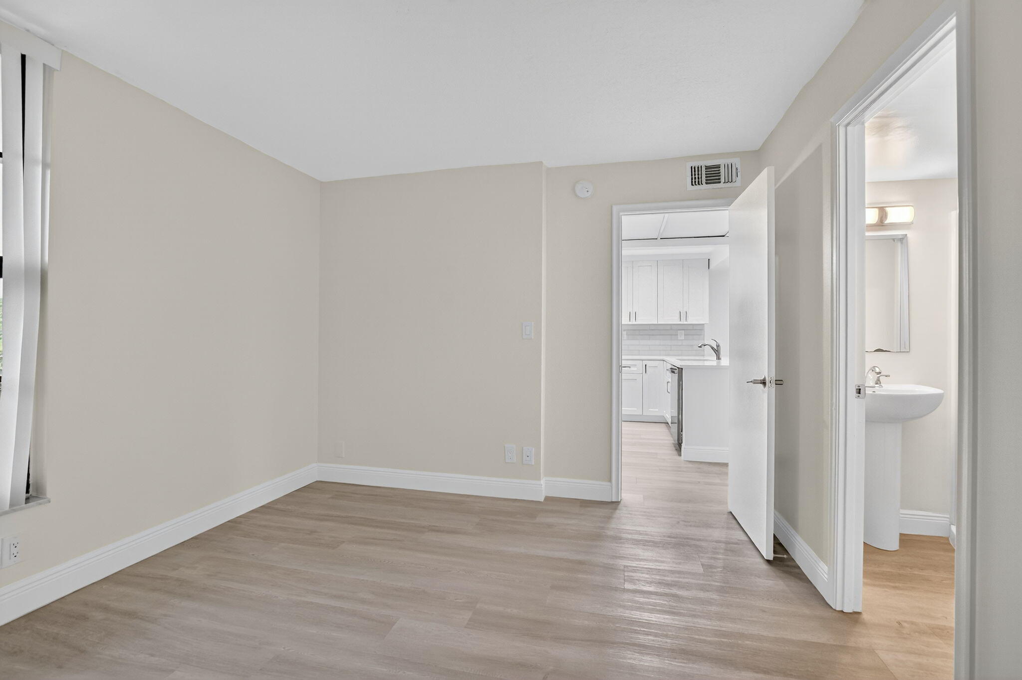 4 Royal Palm Way 3070