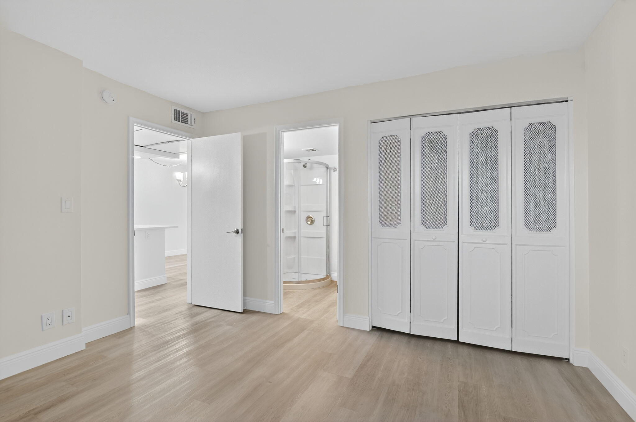 4 Royal Palm Way 3070