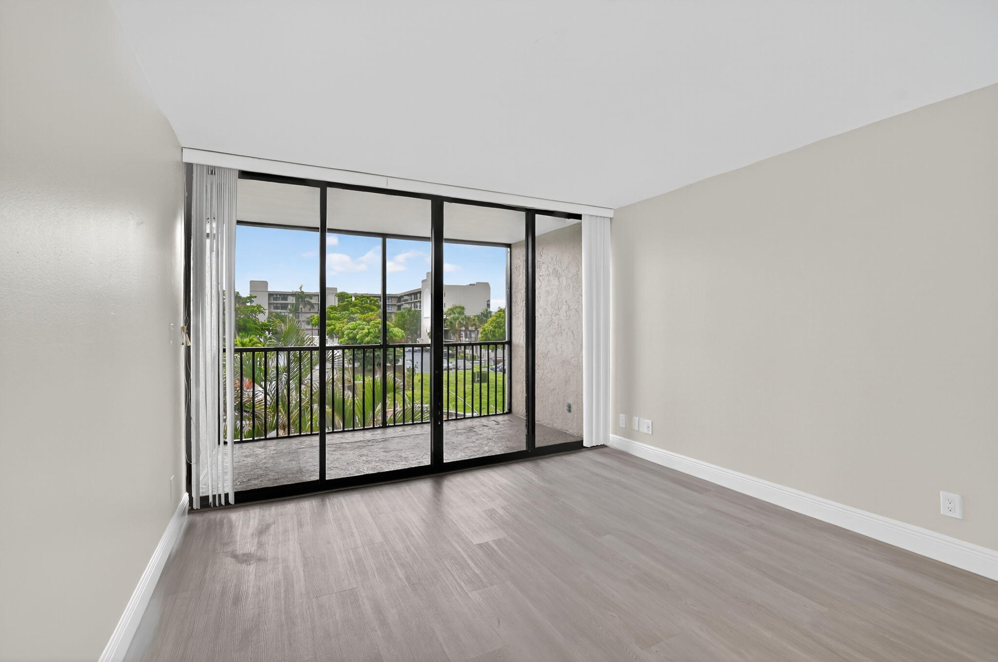 4 Royal Palm Way 3070