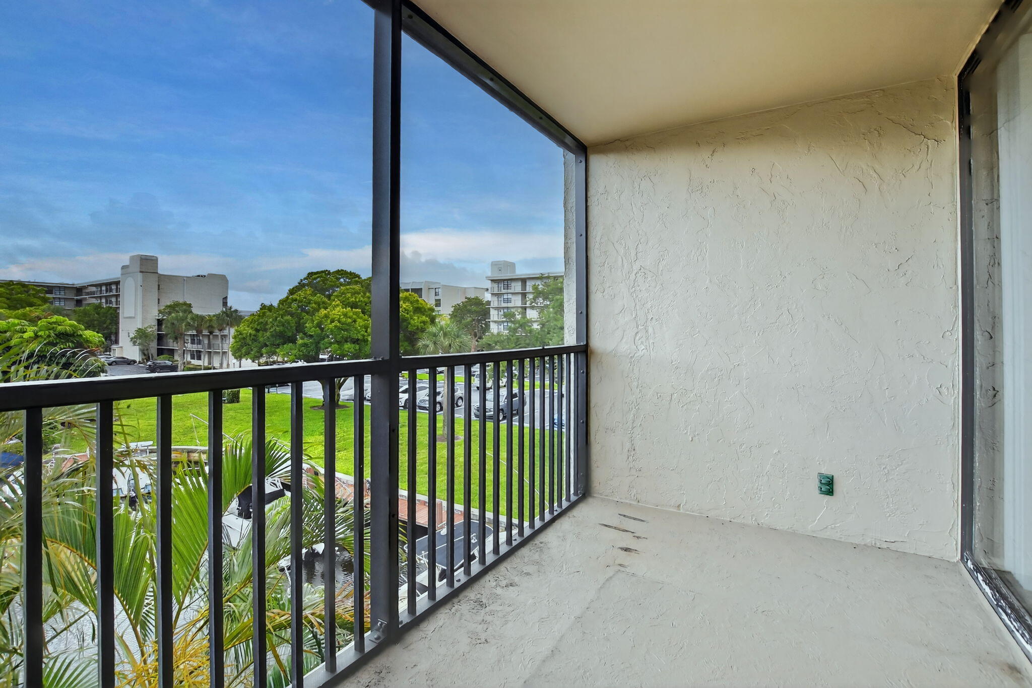 4 Royal Palm Way 3070