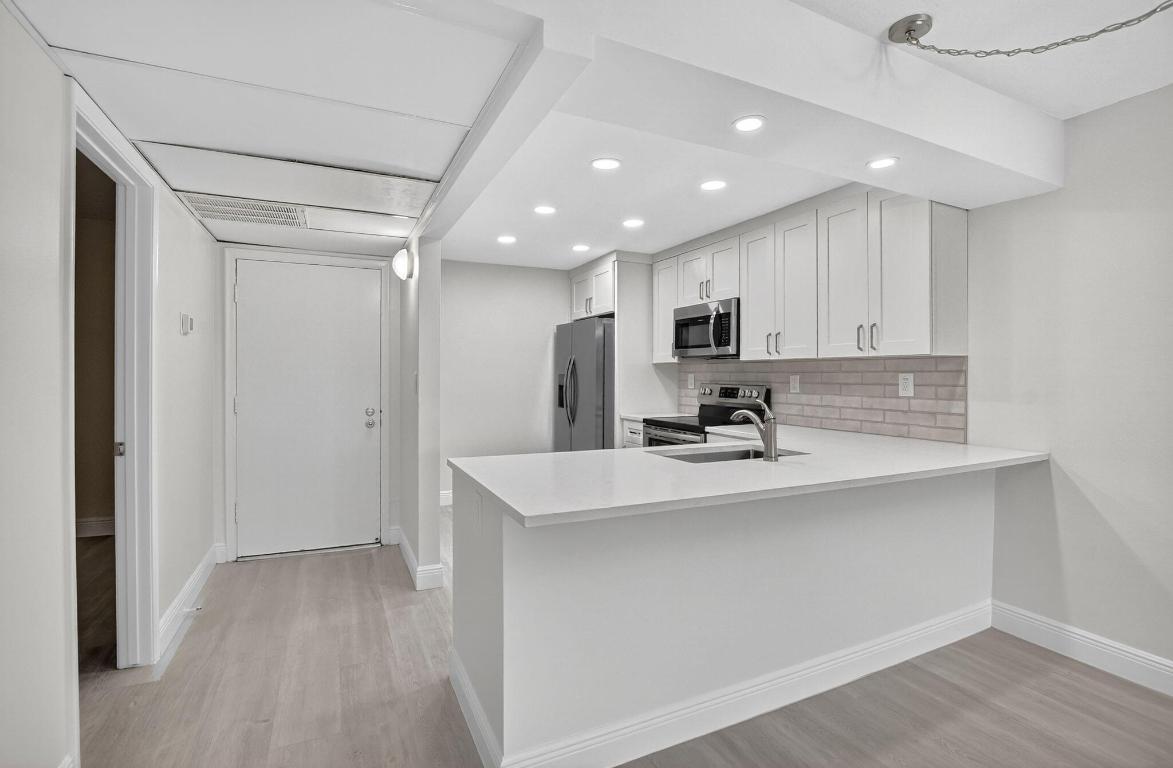 4 Royal Palm Way 3070