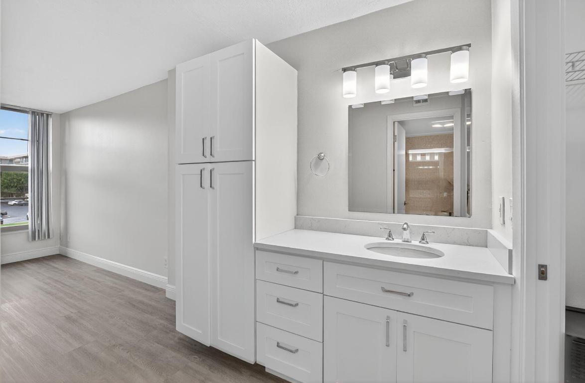 4 Royal Palm Way 3070