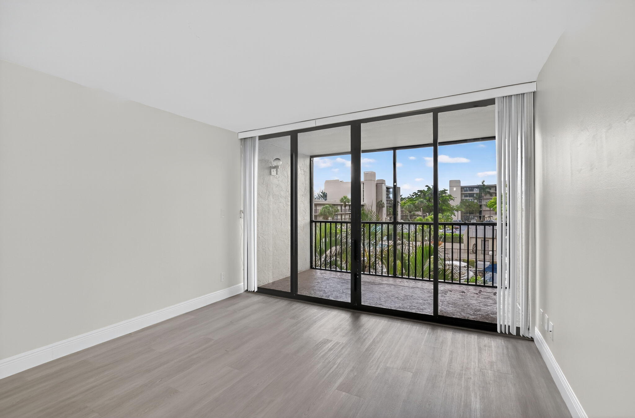 4 Royal Palm Way 3070