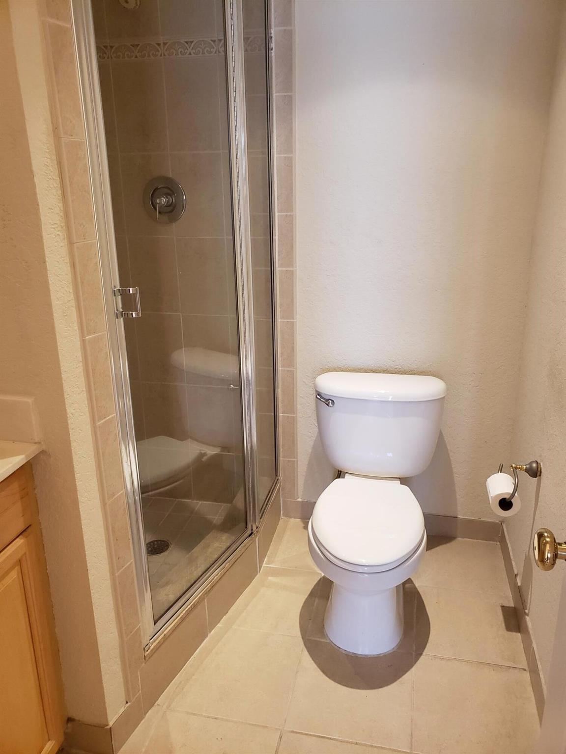 2850 NE 14th St Causeway 403b