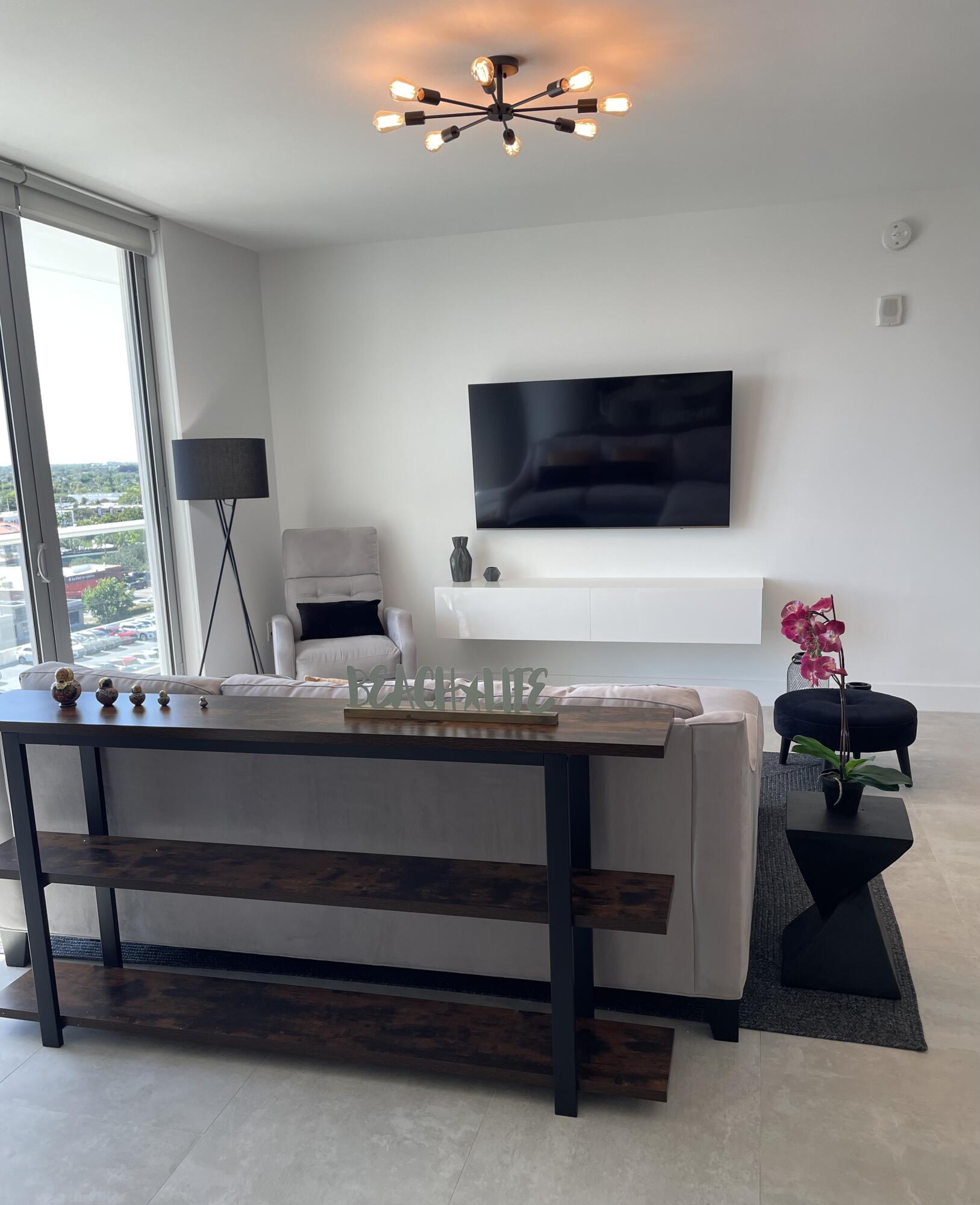 1180 N Federal Highway 1009