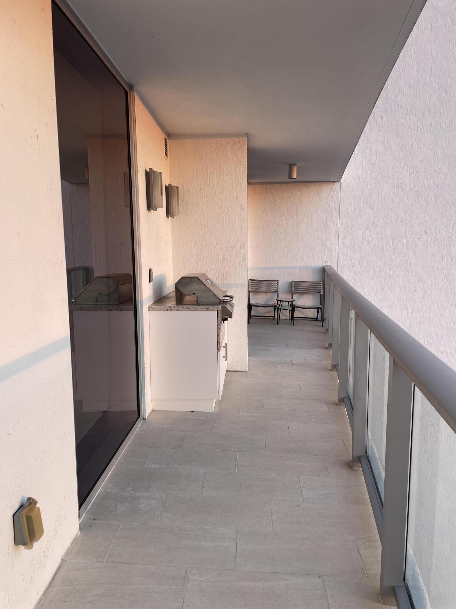 1180 N Federal Highway 1009