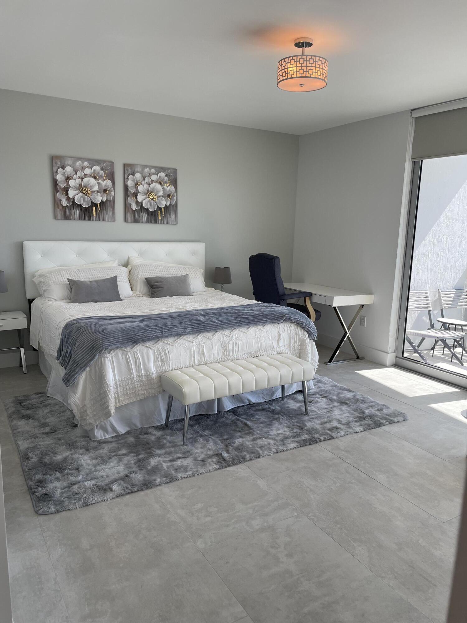 1180 N Federal Highway 1009