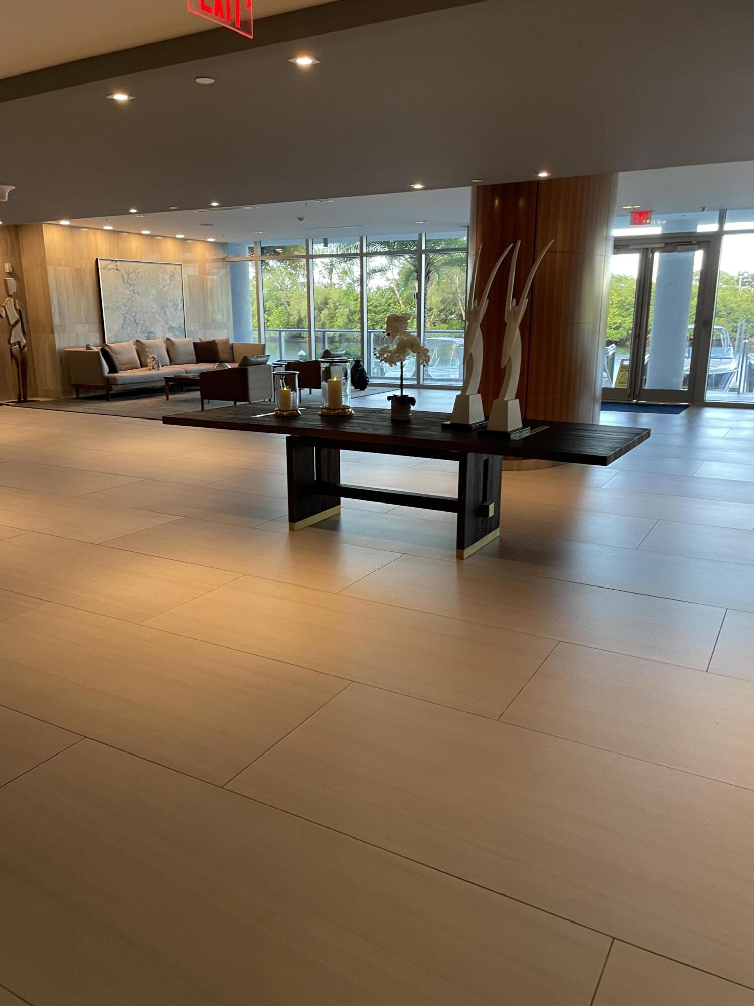 1180 N Federal Highway 1009