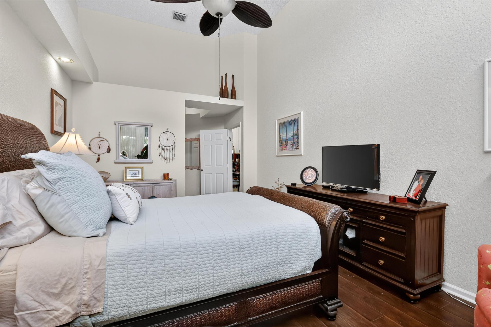 6118 Greenspointe Drive