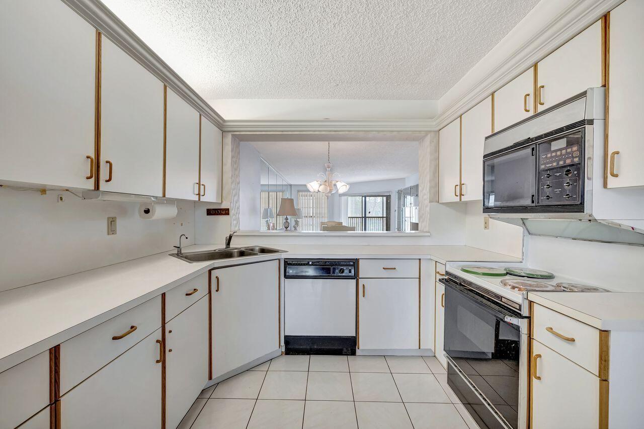 7462 Fairfax Drive 305