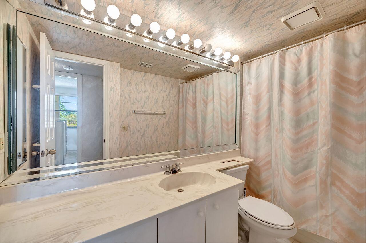 7462 Fairfax Drive 305